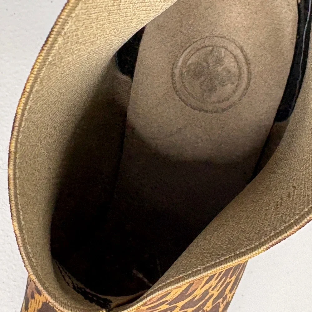Charleston Shoe Co. Boot Cheetah Leopard animal Print Wedge Ankle Slip On Size 9